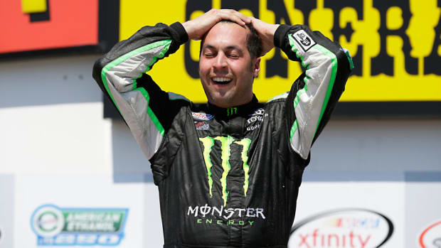 Sam-Hornish-Charlie-Neibergall-AP.jpg